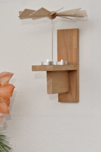 002_Moderne Wandpyramide-Teelichte